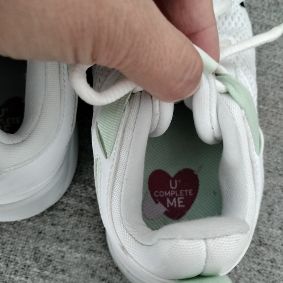 Nike Legend Essential Women's Sneaker Shoe Limited Edition White - Picture 5 of 7